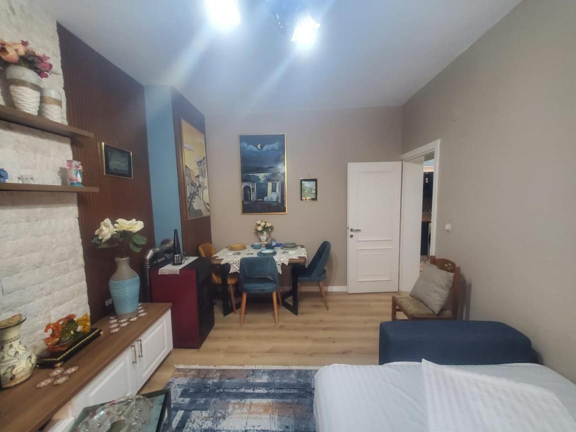 Apartamenti8 Korca Bagian luar foto