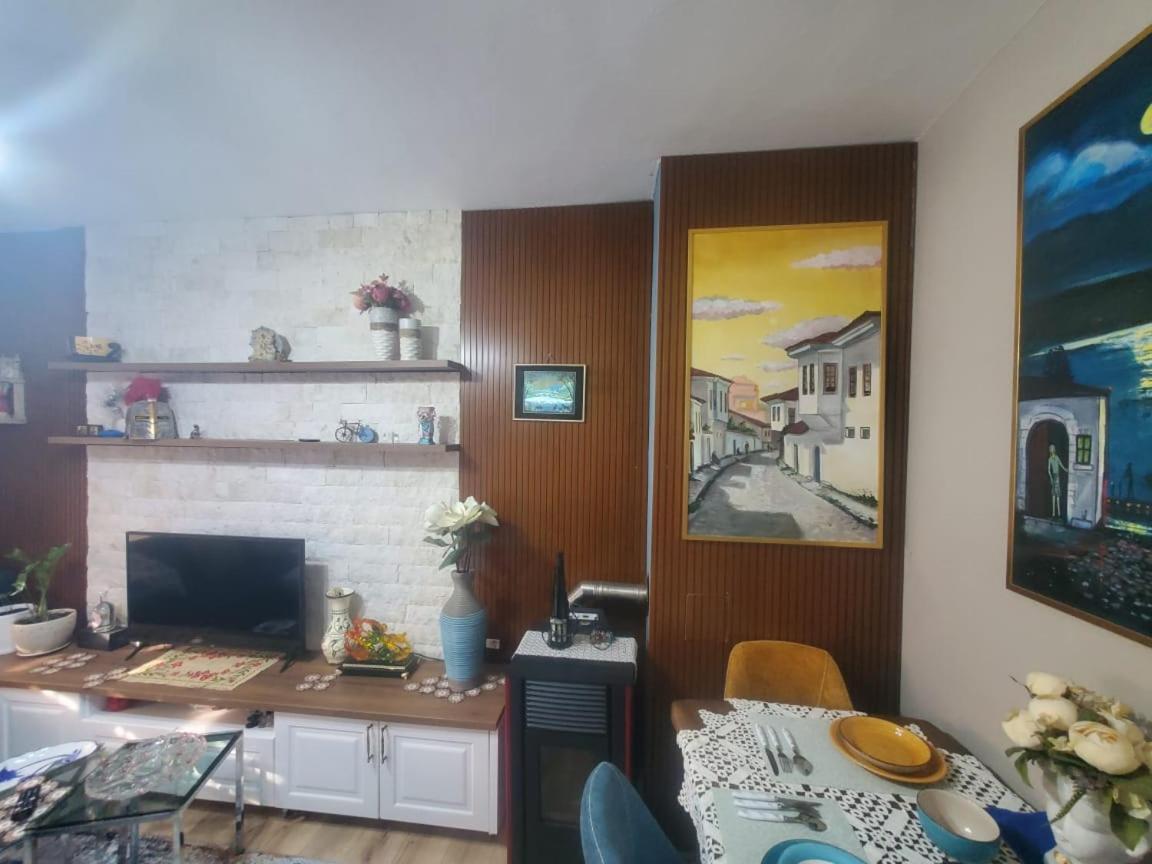 Apartamenti8 Korca Bagian luar foto