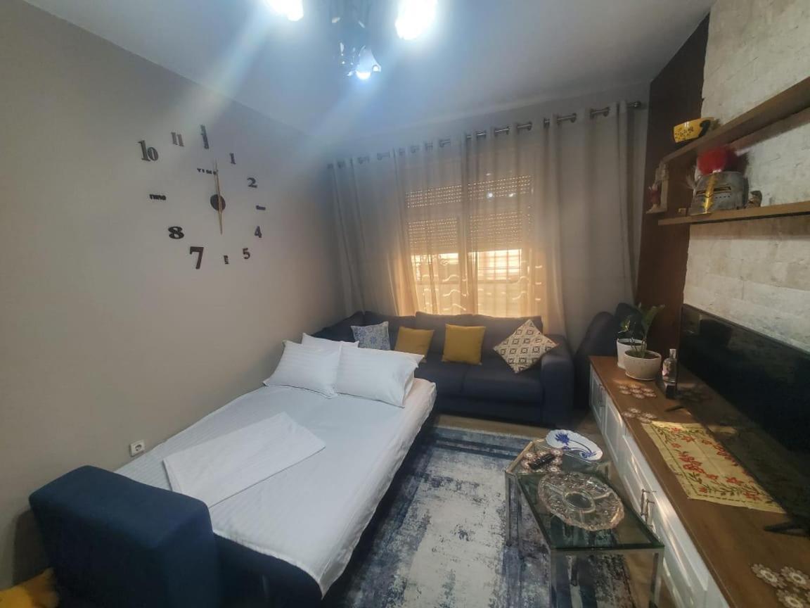 Apartamenti8 Korca Bagian luar foto